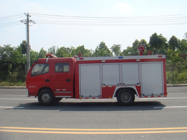 東風D7水罐消防車(3.5噸)圖片