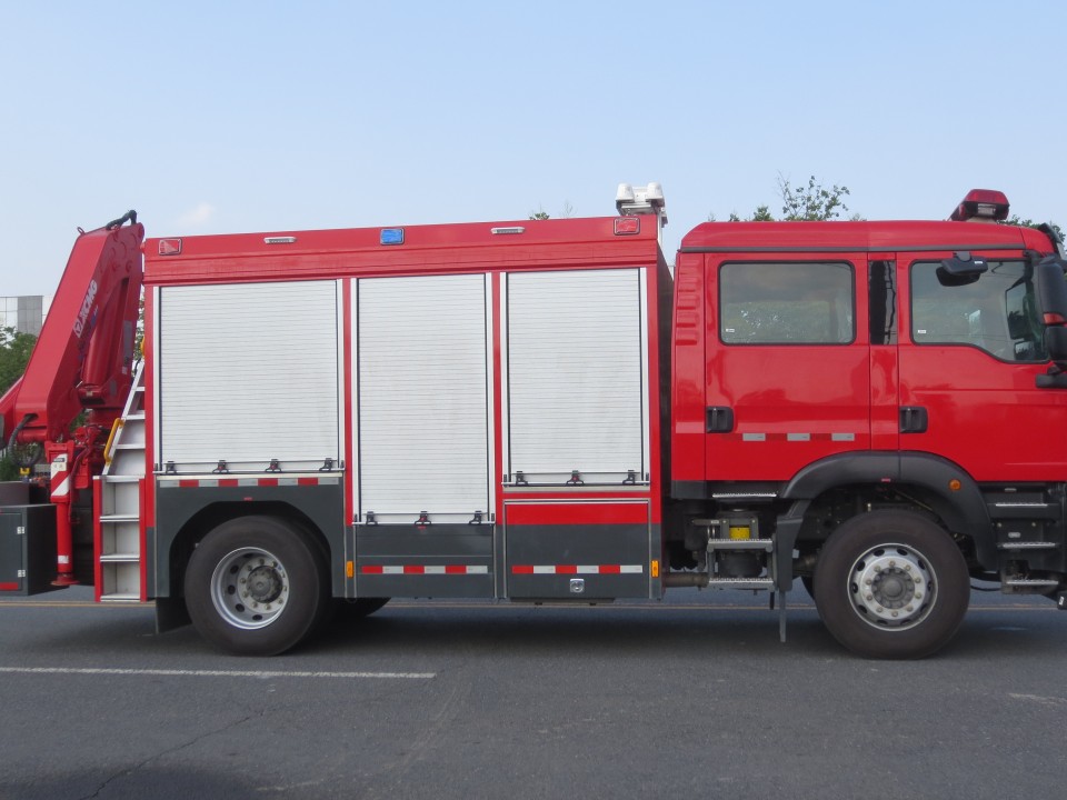 上汽紅巖搶險(xiǎn)救援消防車(chē)圖片