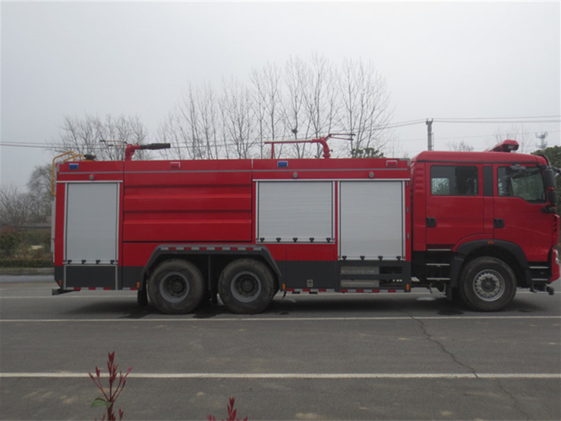 豪沃后雙橋干粉泡沫水三聯用消防車(10噸)圖片